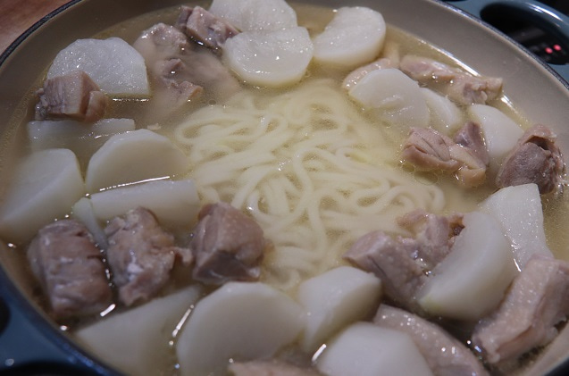 テーブルに出せる鍋に