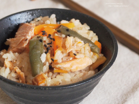 鮭と彩野菜で炊き込みご飯