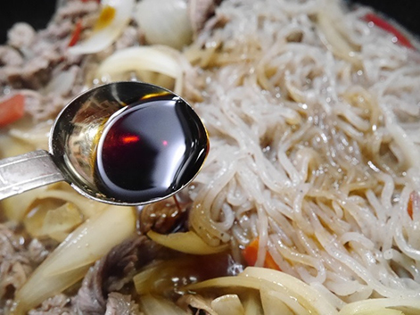 糸こんにゃく、しょうゆ・大さじ4