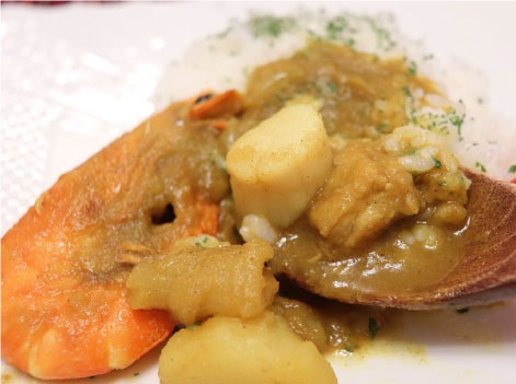 カレー粉で作る絶品エビとホタテのチキンカレー
