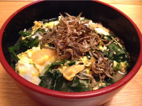 貝柱とほうれん草のたまご丼